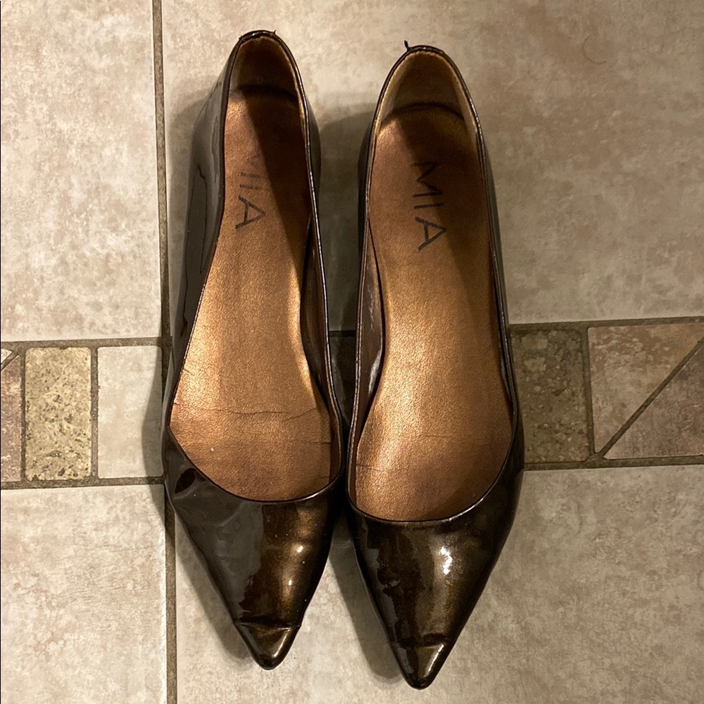 MIA pointy toe metallic flats